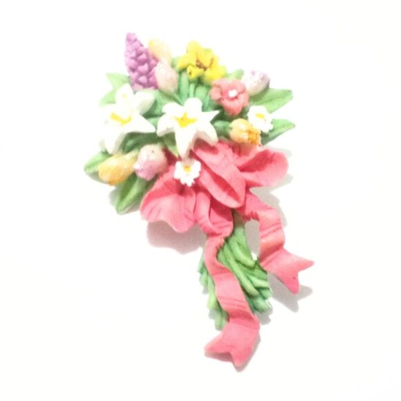 Vintage Pink Pastel Flower Bouquet Resin Pin Back Brooch - Picture 2 of 5